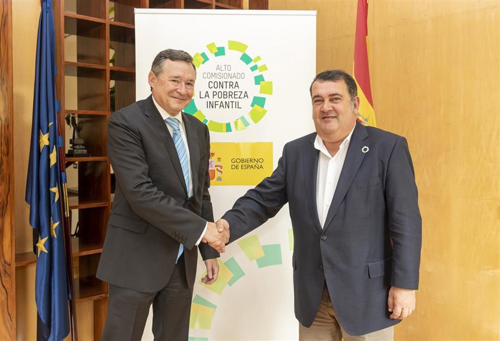 Ángel Simón, presidente de Agbar y senior vicepresident de Veolia para Iberia y LatAm, se suma a la Alianza País Pobreza Infantil Cero del Alto Comisionado contra la Pobreza Infantil, en un encuentro en Moncloa