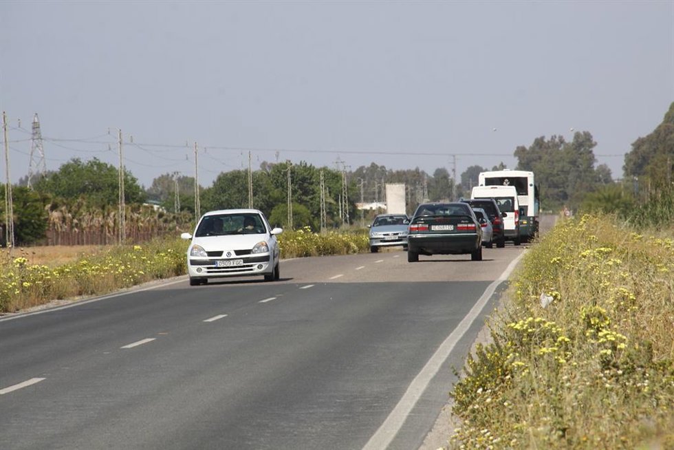 Archivo - Carretera Utrera-Los Palacios