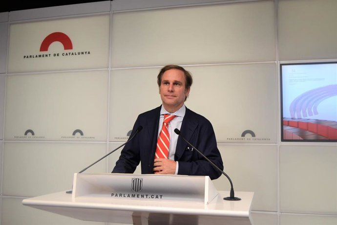 El portavoz de Vox en el Parlament, Joan Garriga, en rueda de prensa.