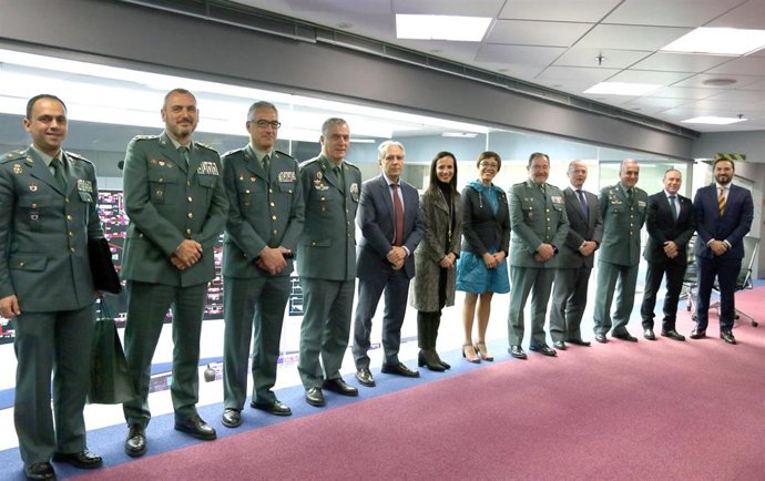 La directora general de la Guardia Civil visita Centro de Control de REE para conocer el sistema eléctrico