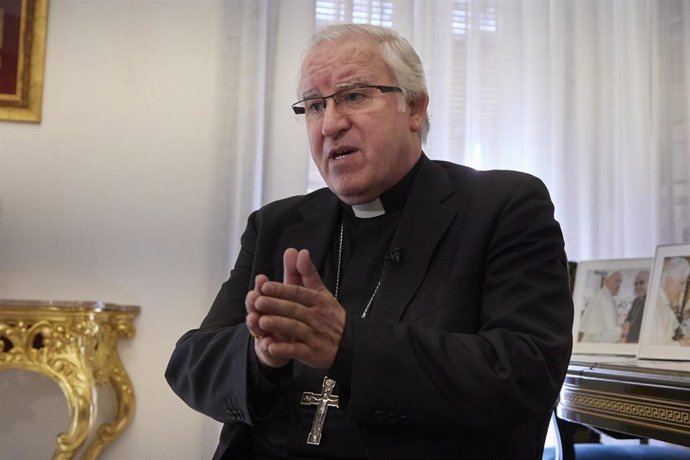 Archivo - El Arzobispo de Sevilla, José Ángel Saiz Meneses, durante una entrevista realizada por Europa Press en el Palacio Arzobispal, en foto de archivo.