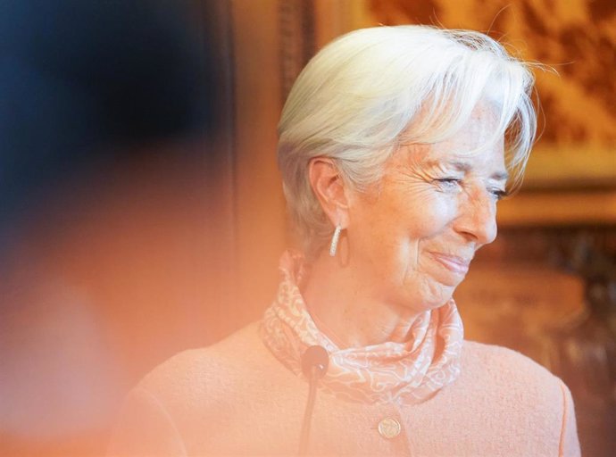 27 April 2022, Hamburg: Christine Lagarde, President of the European Central Bank (ECB), speaks to media after her meeting with Hamburg Mayor Peter Tschentscher at the City Hall. Photo: Marcus Brandt/dpa