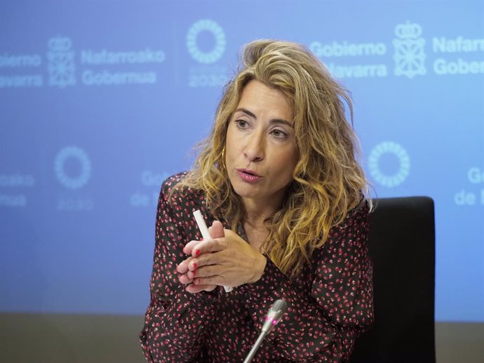 La ministra de Transportes, Movilidad y Agenda Urbana, Raquel Sánchez, en una comparecencia ante los medios este viernes en Pamplona.