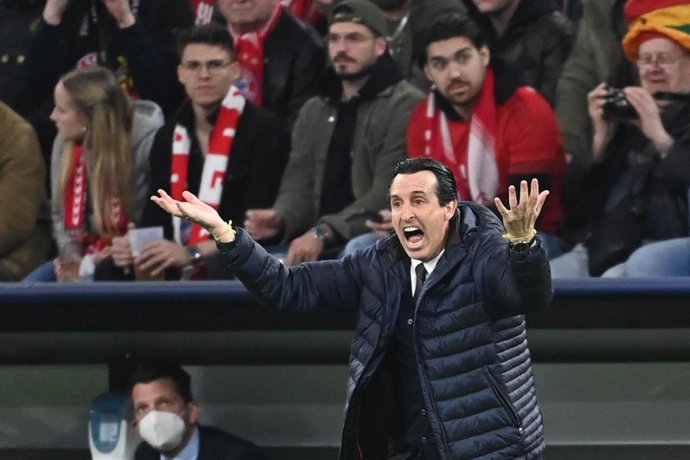 12 April 2022, Bavaria, Munich: Villarreal coach Unai Emery gestures on the sidelines during the UEFA Champions League Quarter-final second leg soccer match between FC Bayern Munich and Villarreal CF at Allianz Arena. Photo: Sven Hoppe/dpa