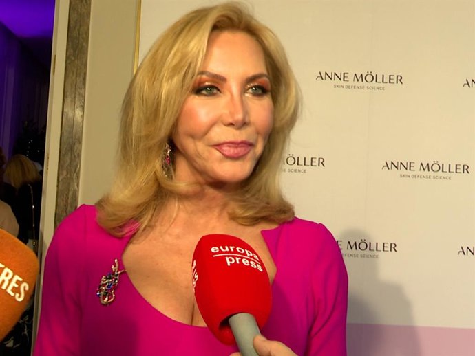 Norma Duval, en la fiesta de la primavera organizada por Anne Mller y la revista Hola