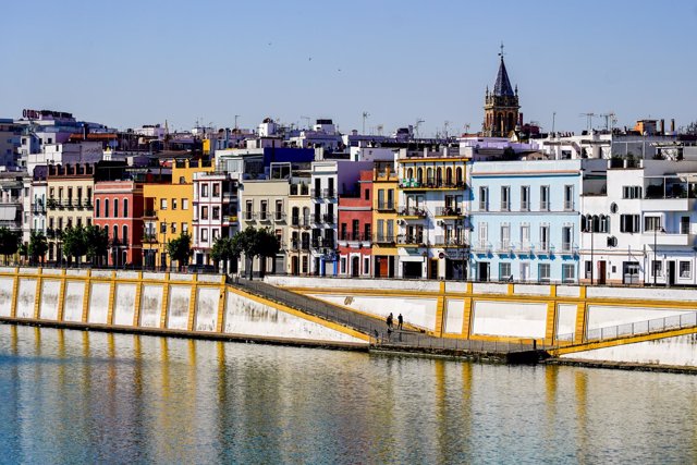 Barrio de Triana y río Guadalquivir en Sevilla