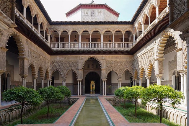 Archivo - Patio de las Doncellas  del Alcázar de Sevilla a 13 de marzo 2020 Eduardo Briones / Europa Press