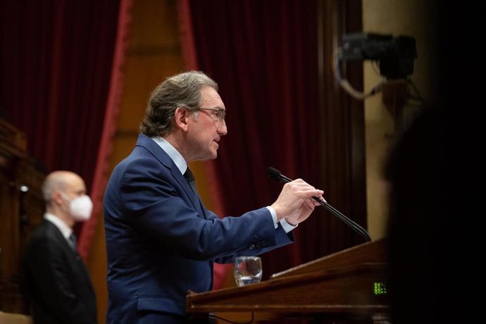 El conseller de Economía y Hacienda de la Generalitat, Jaume Giró, interviene en una sesión plenaria, en el Parlament de Cataluña, a 27 de abril de 2022, en Barcelona, Catalunya (España). 
