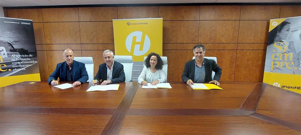 El director general de Cepaim, Juan Antonio Segura; el secretario de Fundación Hefame, Carlos Fernández; la responsable de la delegación en la Región del comité español de ACNUR, Arancha García, y el responsable territorial de Accem, Mohammed Kebaili