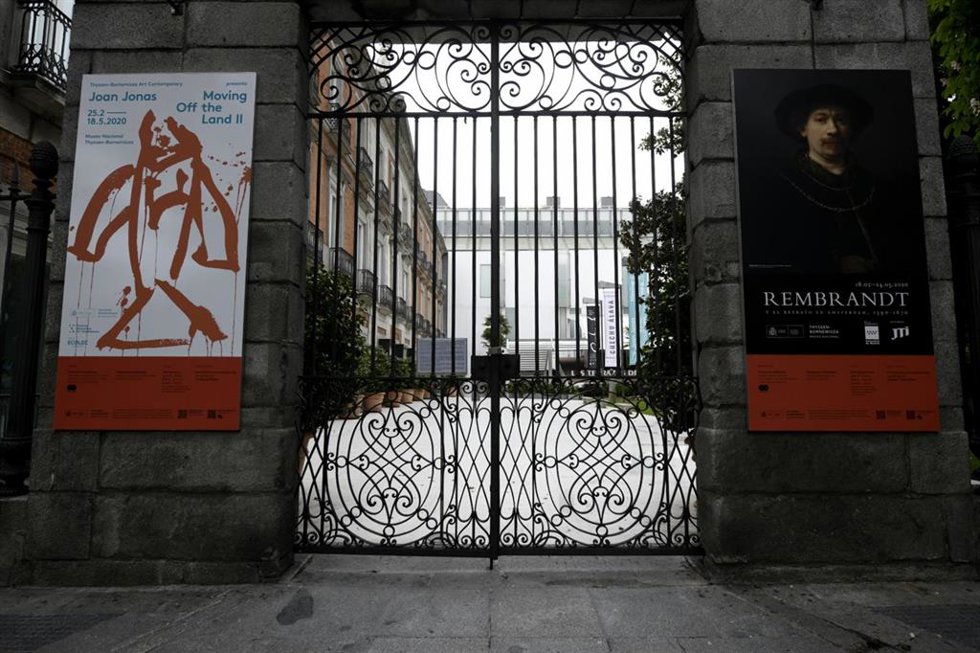 Archivo - Una de las puertas del Museo Thyssen Bornemisza.