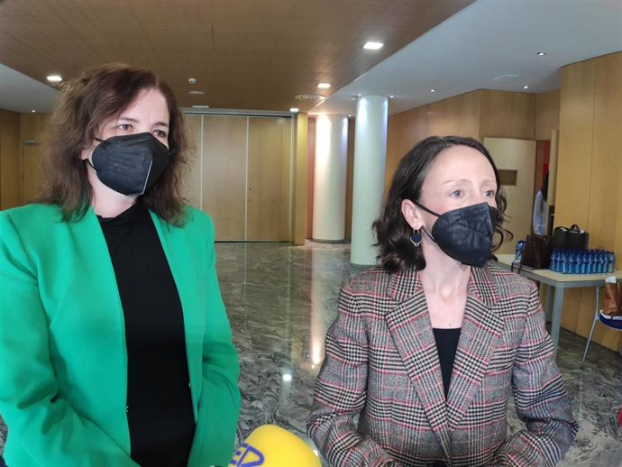 La consejera de Derechos Sociales, Melania Álvarez, y la secretaria general de Objetivo y Políticas de Inclusión y Previsión Social del Ministerio de Inclusión, Seguridad Social y Migraciones, Milagros Paniagua.