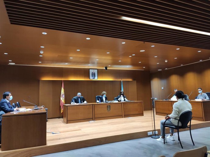 Un hombre acusado de agredir sexualmente a una mujer a la que había conocido por una red social ha declarado durante el juicio celebrado este jueves en la sección segunda de la Audiencia provincial de A Coruña