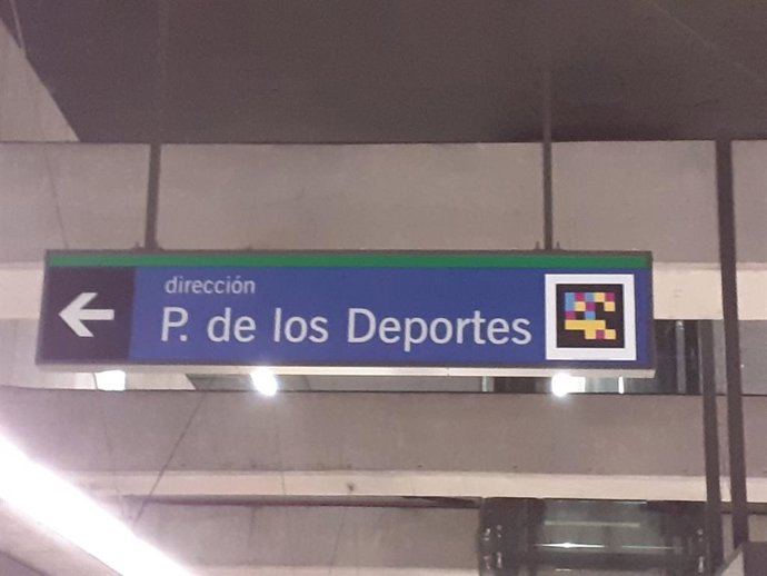 El metro de Málaga, primero de Andalucía en instalar un sistema innovador para guiar a personas con diversidad funcional. Se trata de Navilens, que es un sistema de colores que se puede leer como una especie de código QR a distancia o mientras se camina