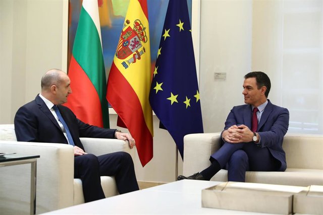 El presidente del Gobierno, Pedro Sánchez, y el presidente de Bulgaria, Rumen Radev