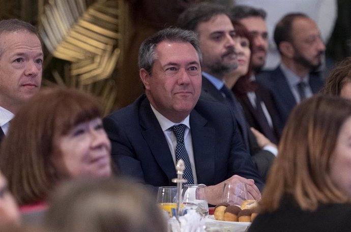 El secretario general del PSOE de Andalucía y candidato a la presidencia de la Junta, Juan Espadas, en un desayuno de Nueva Economía Forum, en el Hotel Mandarín Oriental Ritz, a 28 de abril de 2022, en Madrid (España).