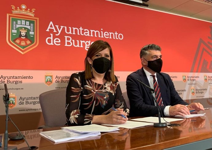 Los portavoces del equipo de Gobierno local del Ayuntamiento de Burgos Nuria Barrio y Vicente Marañón.