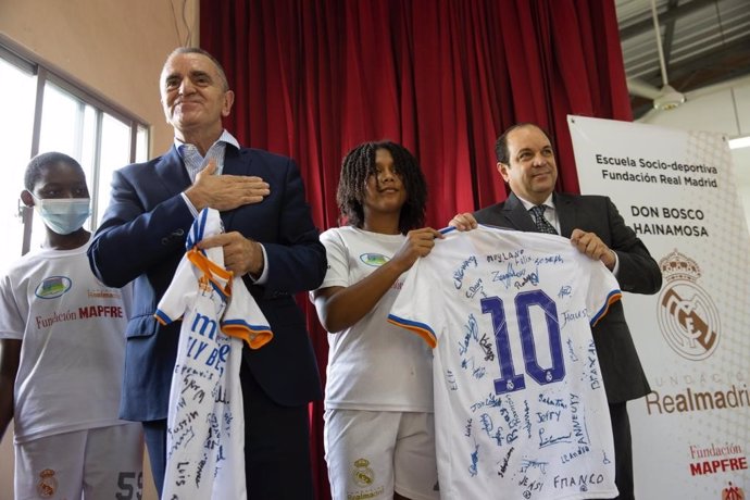 José Manuel Franco durante sus visita a las escuelas sociodeportivas de la Fundación Real Madrid y la Congregación Salesiana en Santo Domingo