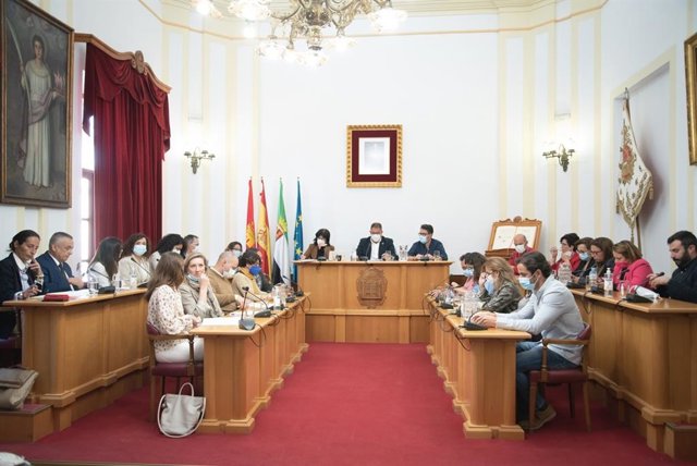 Pleno municipal en el Ayuntamiento de Mérida