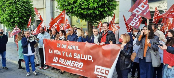 CCOO se concentra ante la Inspección de Trabajo en Badajoz