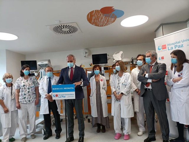 El consejero de Sanidad de la Comunidad de Madrid, Enrique Ruiz Escudero, en el hospital La Paz