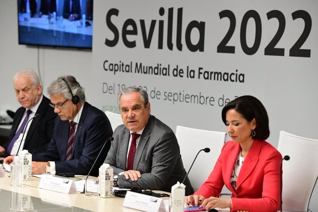 Presentación en rueda de prensa del 22 Congreso Nacional Farmacéutico y el 80 Congreso Mundial de Farmacia, que se celebrarán conjuntamente del 18 al 22 de septiembre en Sevilla. En Madrid (España), a 28 de abril de 2022.