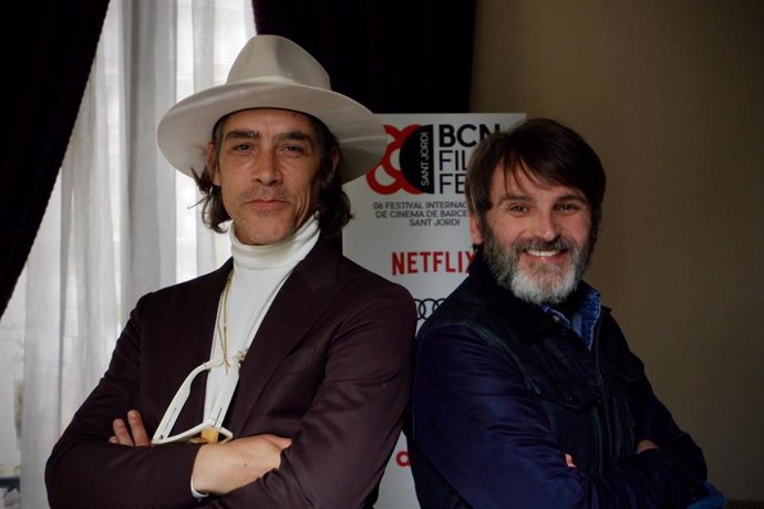 Los actores Óscar Jaenada y Fernando Tejero, protagistas de la película 'La piel en llamas', en una entrevista con Europa Press en Barcelona por el BCN Film Fest 2022