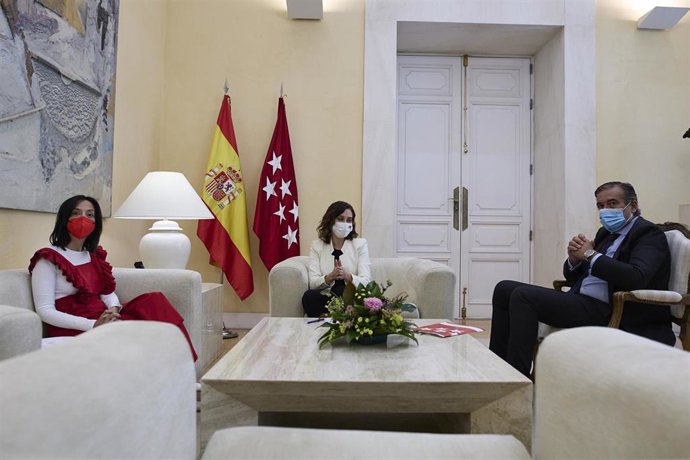 Archivo - La delegada del Gobierno en Madrid, Mercedes González (i), mantiene su primer encuentro institucional con la presidenta de la Comunidad de Madrid, Isabel Díaz Ayuso (c), y con el consejero de Presidencia, Justicia e Interior, Enrique López (d)
