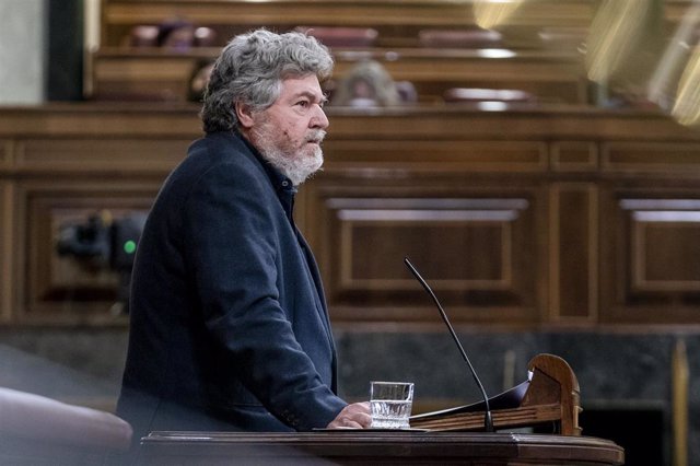 Archivo - El Portavoz de Equo Juan López de Uralde interviene en una sesión plenaria extraordinaria en el Congreso de los Diputados, a 25 de enero de 2022, en Madrid (España).