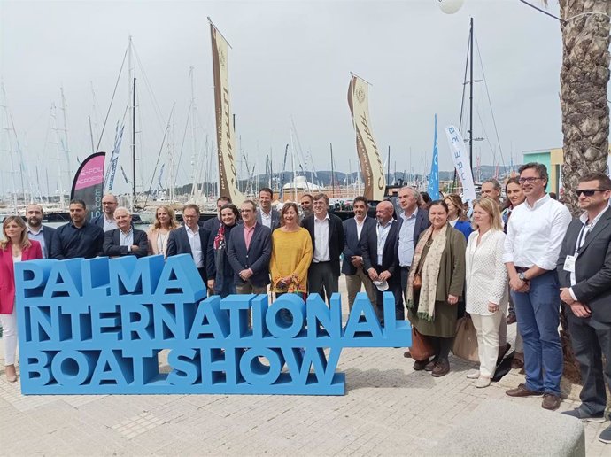 Miembros del Govern asisten a la inauguración del Palma International Boat Show.