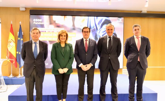 Santiago Barrenechea, presidente de la Fund. PWC ;  Fátima Bánez, la presidenta de la Fund. CEO; pres. de la CEOE, Antonio Garamendi; pres. de PWC España, Gonzalo Sánchez; y J. M. Fdez, de PWC