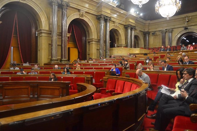 El pleno del Parlament durante el debate sobre las mociones presentadas este jueves 28 de abril de 2022.