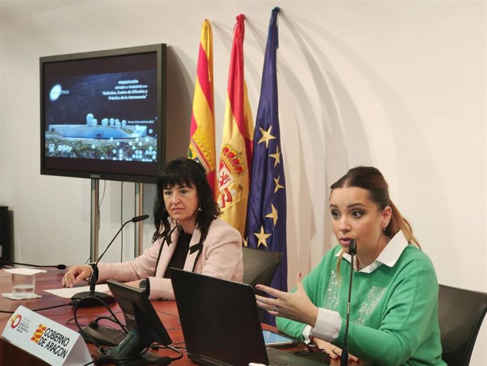 Gloria Pérez (izqda) y Maru Díaz (dcha) durante la presentación