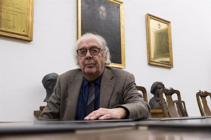 Archivo - El escritor Antonio Jiménez Millán, ganador del XII Premio Iberoamericano de Poesía Hermanos Machado.