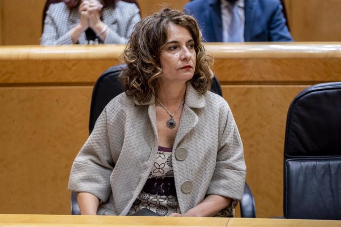 La ministra de Hacienda, María Jesús Montero, en una sesión de control al Gobierno en el Senado, a 26 de abril de 2022, en Madrid (España).
