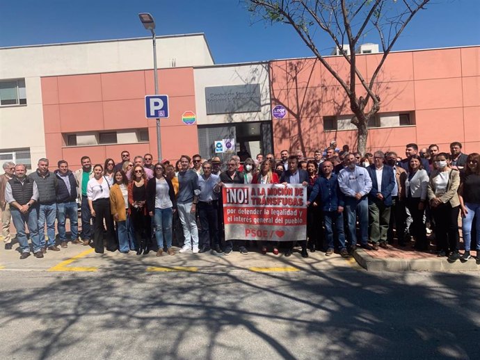 Concentración en Palomares en defensa de la alcaldesa del PSOE