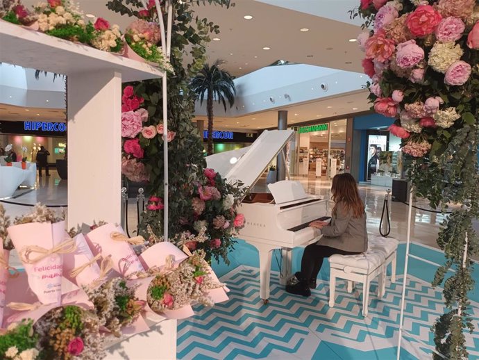 El 'shoping resort' ofrece estos días actuaciones de pianistas aragoneses