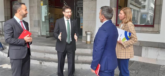 El consejero de Industria, Empleo y Promoción Económica, Enrique Fernández, asiste a la presentación de la multinacional argentina TSOFT,  que se instalará en el Parque Científico y Tecnlógico de Gijón