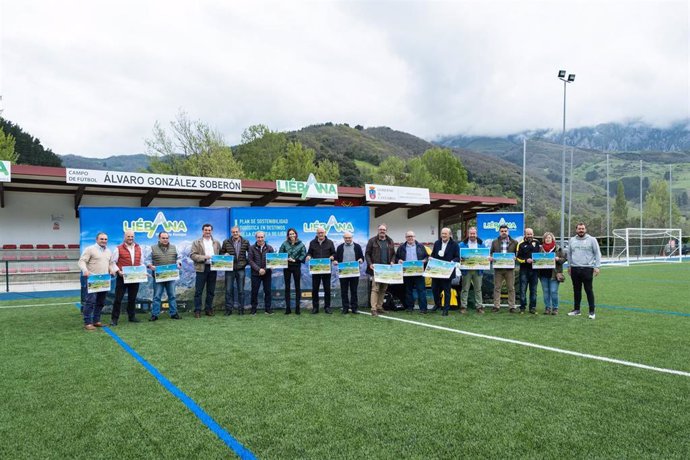 El consejero de Industria, Turismo, Innovación, Transporte y Comercio, Javier López Marcano, participa en la presentación del II Torneo de Fútbol Liébana Conecta Sensaciones del Plan de Sostenibilidad Turística.