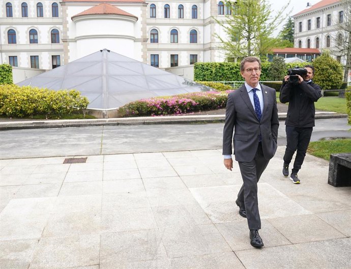 El presidente de la Xunta de Galicia, Alberto Núñez Feijóo, a su llegada para participar en la reunión del Consello.