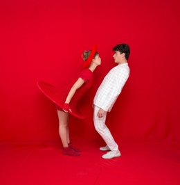 LaNrdika funde danza y circo en el Teatro Cánovas con el espectáculo 'Rojo Estándar'