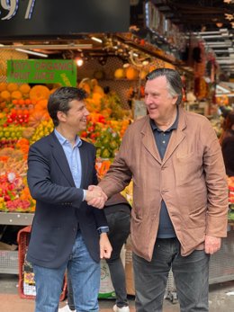 El nou president del mercat de la Boqueria, Jordi Mas, i el president honorífic, Salvador Capdevila