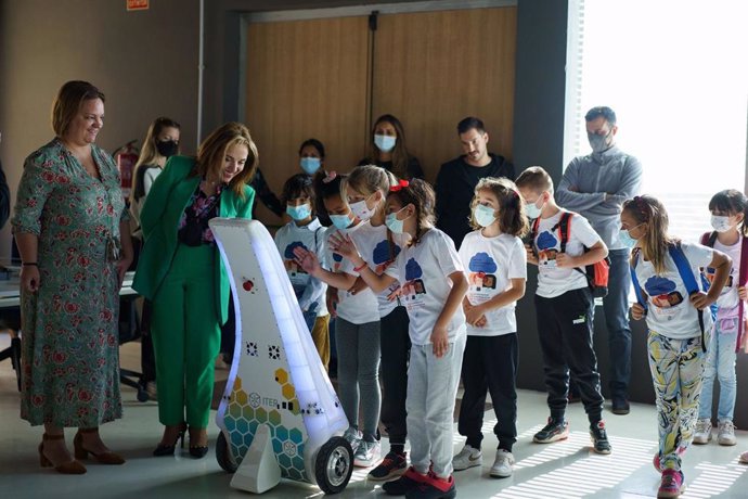 Jornadas de robótica dirigidas a sensibilizar a más de 30 niños y niñas sobre las atractivos que ofrece el estudio de las ramas vinculadas a la ciencia y la tecnología