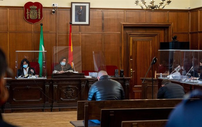Archivo - Los dos acusados iniciales del asesinato del joyero de Carmona durante el juicio de 2020