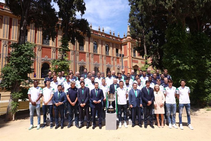 El presidente de la Junta, Juanma Moreno, recibe al Real Betis, campeón de la Copa del Rey de fútbol