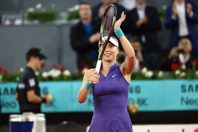 Paula Badosa celebra su victoria ante la rusa Kudermetova en su estreno en el Mutua Madrid Open 2022