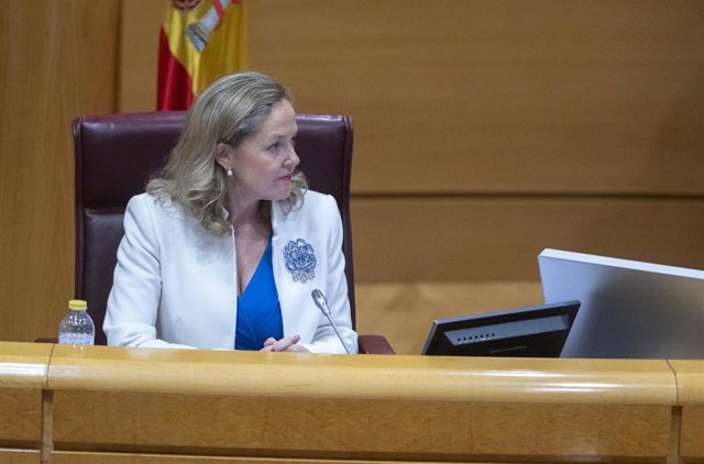 La vicepresidenta primera y ministra de Asuntos Económicos y Transformación Digital, Nadia Calviño, durante la Comisión General de las Comunidades Autónomas del Senado, en el Senado, a 28 de abril de 2022, en Madrid (España). 