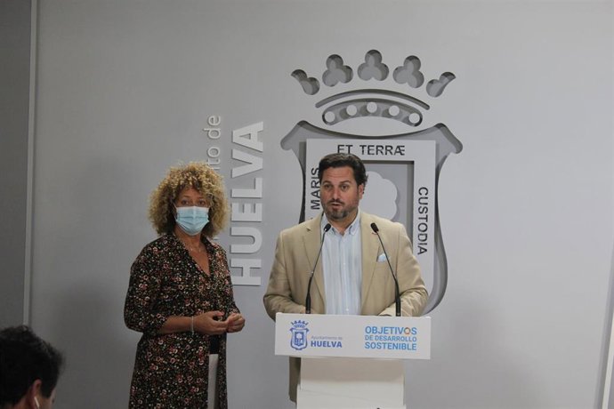 Los concejales del PP en el Ayuntamiento de Huelva, Pilar Marín y Jaime Perez.
