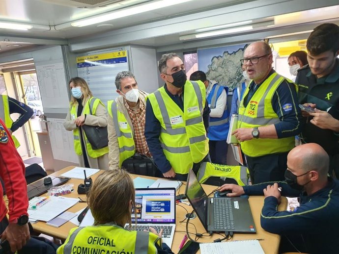 Miembros del equipo de emergencias 112 participan en un simulacro de fenómenos geológicos motivados por el cambio climático.