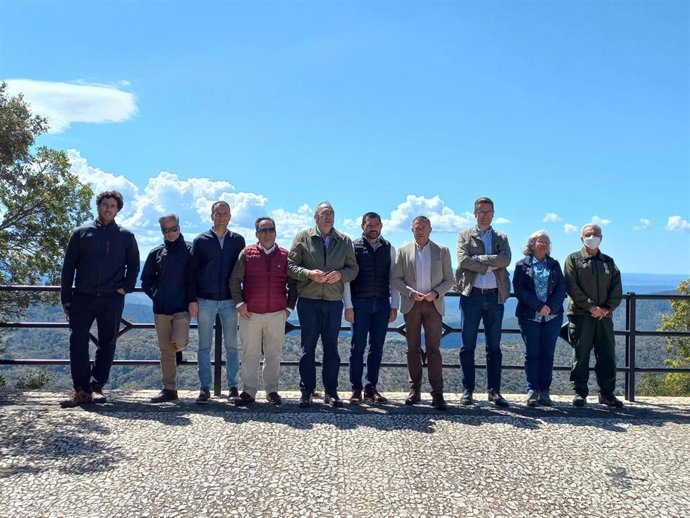El Delegado De Desarrollo Sostenible De La Junta En Huelva, José Enrique Borrallo, Ha Visitado Este Jueves La Sierra De Aracena Y Picos De Aroche (Huelva) Para Conocer Las Labores De Protección De Avifauna Y Prevención De Incendios Forestales De Endesa.