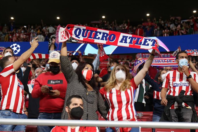 Archivo - Fans of Atletico de Madrid are seen during the UEFA Champions League, Group B, football match played between Atletico de Madrid and FC Porto at Wanda Metropolitano stadium on September 15, 2021, in Madrid, Spain.